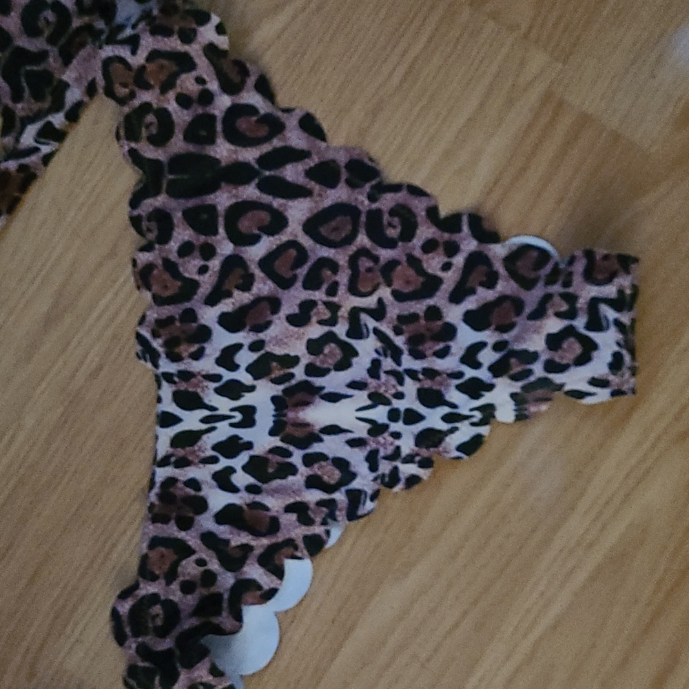 Bikini - Picture 3 of 3